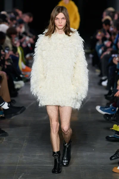 Look 15